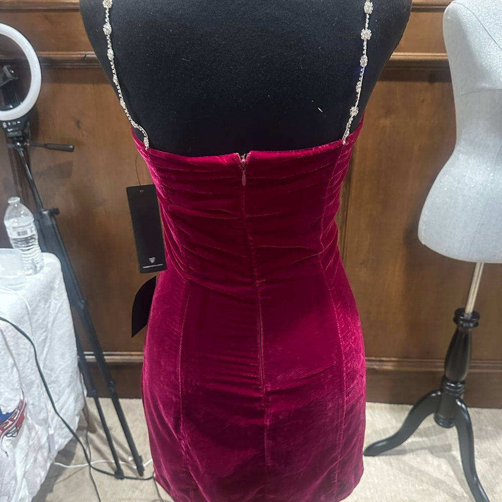 NWT SIZE XS Lulu's Magenta Velvet Mini Dress