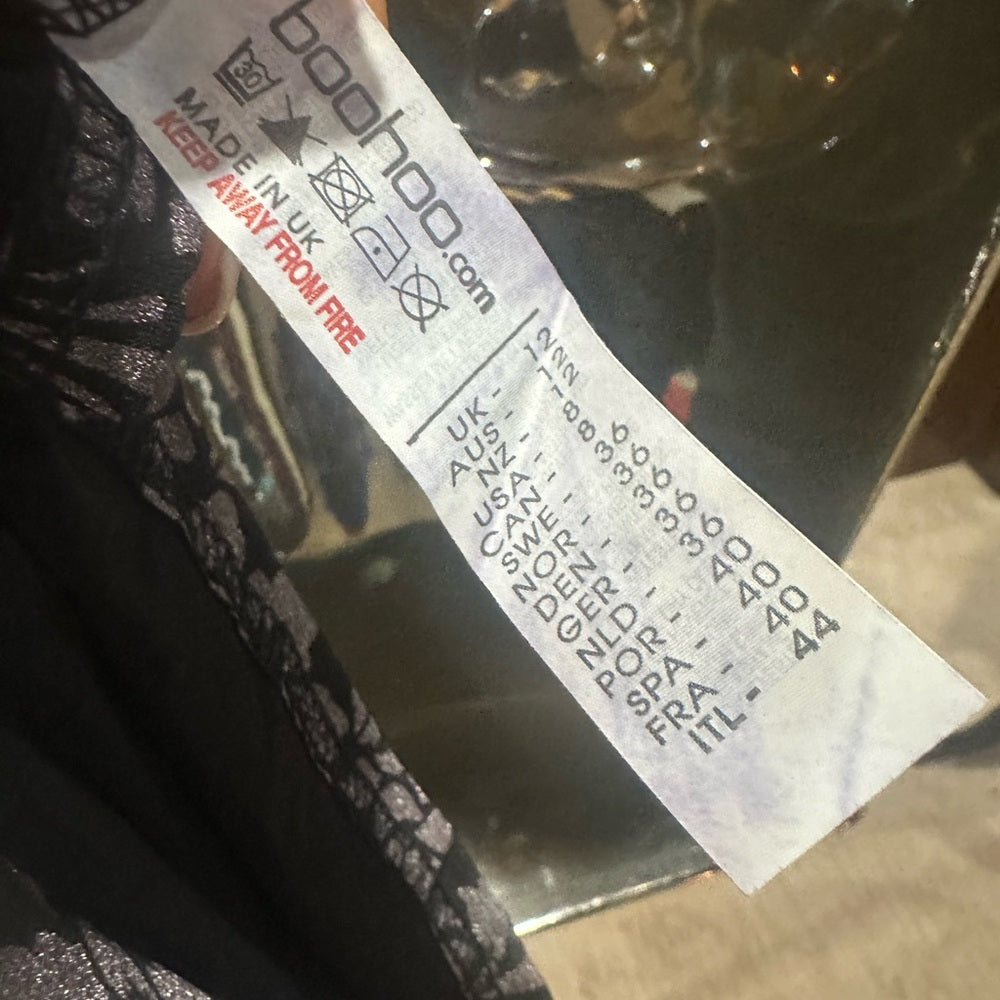 NWT SIZE 8 Boohoo Elegant Black and Cream Patterned Long Sleeve Dress