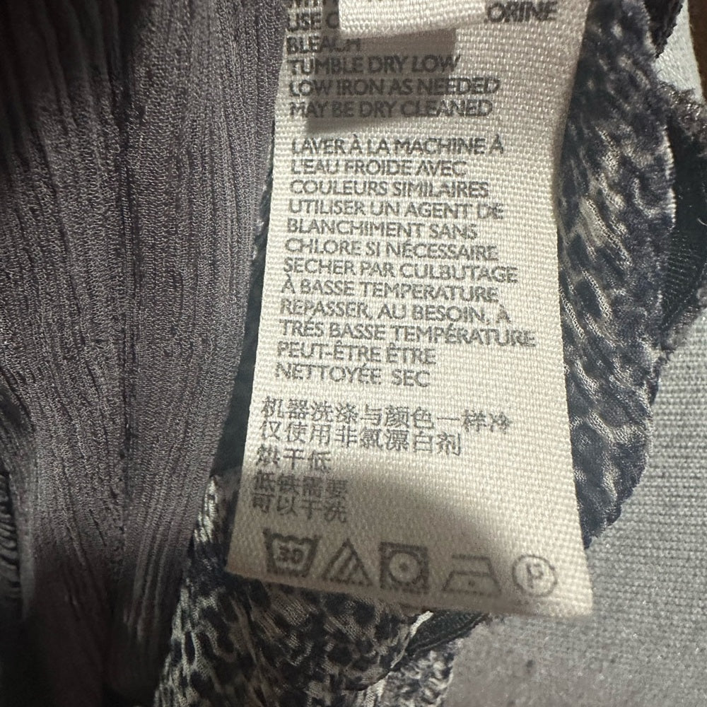 NWOT SIZE XS/L Free People Black and Gray Patterned Blouse