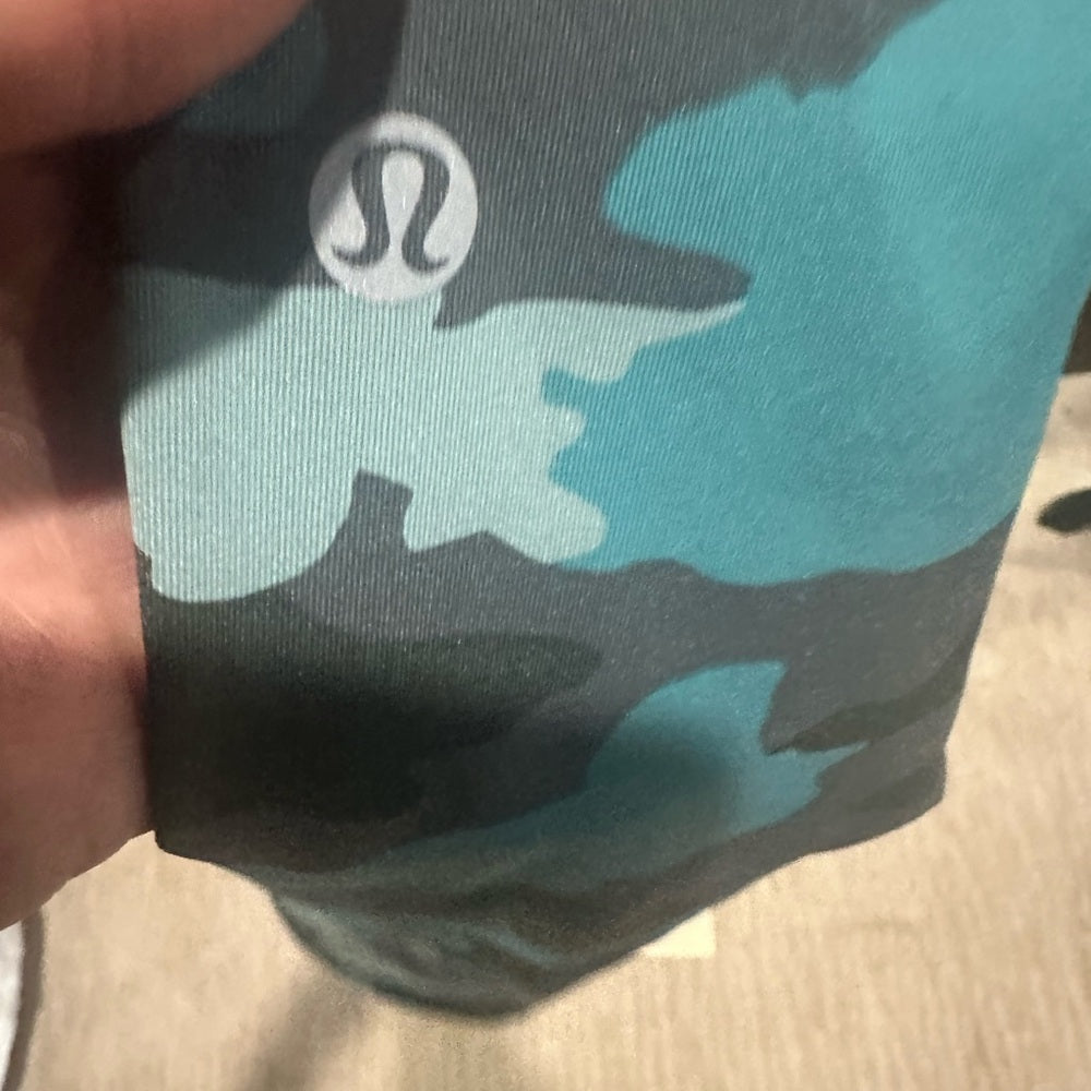 SIZE 4 lululemon athletica Blue and Gray Camouflage Leggings