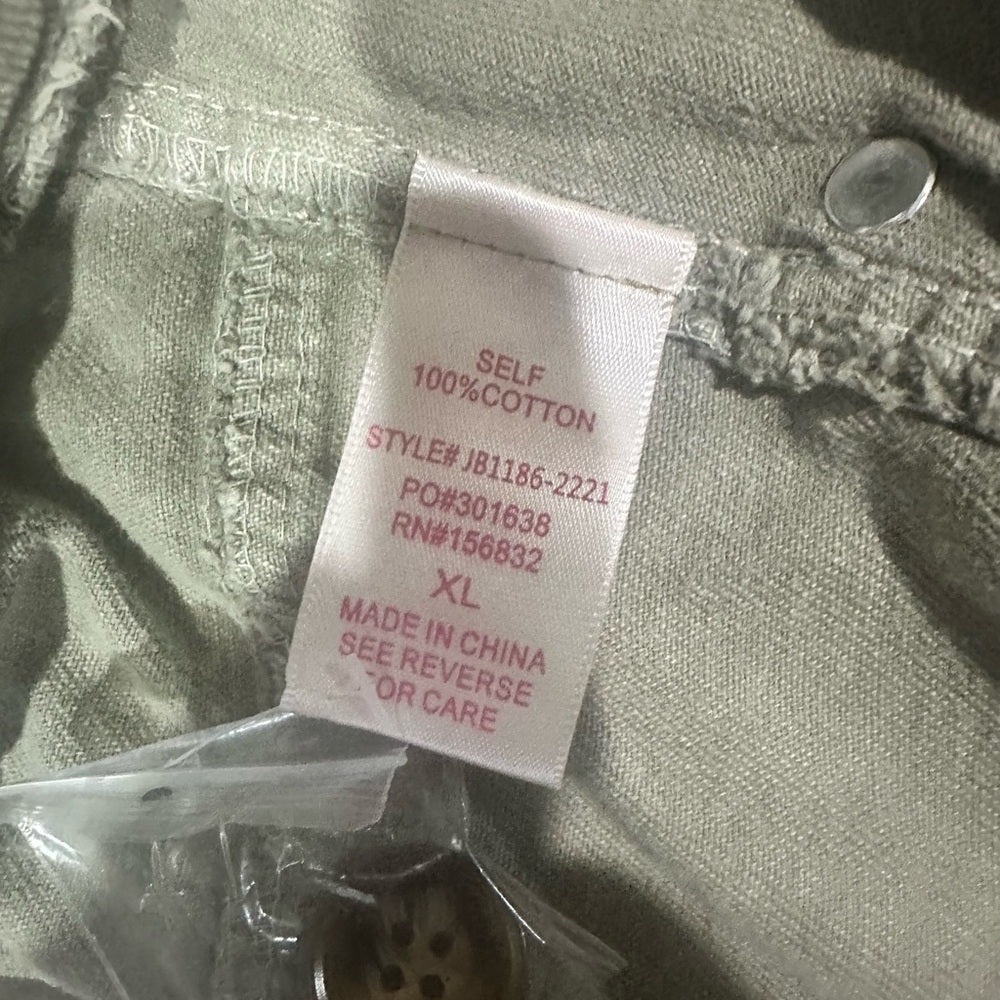 NWOT SIZE XL SO ME Makeover Essentials Gray Cropped Pants