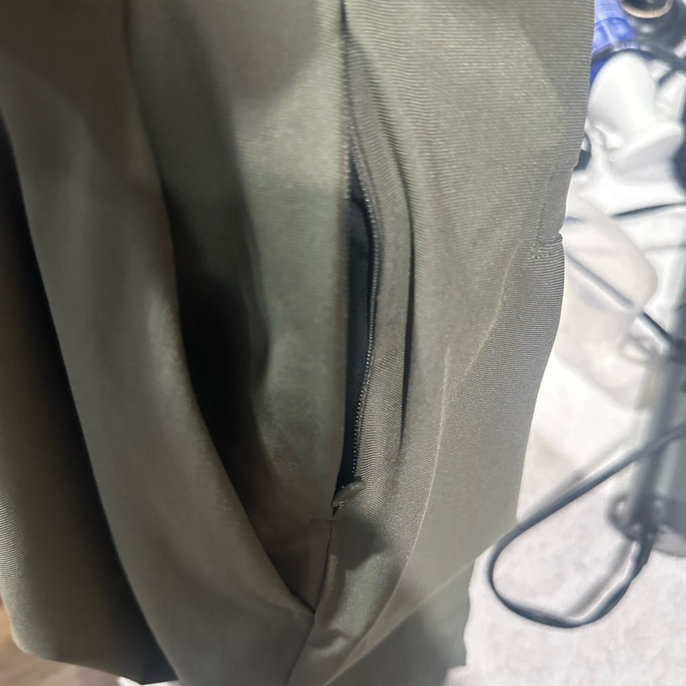 NWOT SIZE 33 Lululemon Athletica Men's Olive Flat Front Shorts