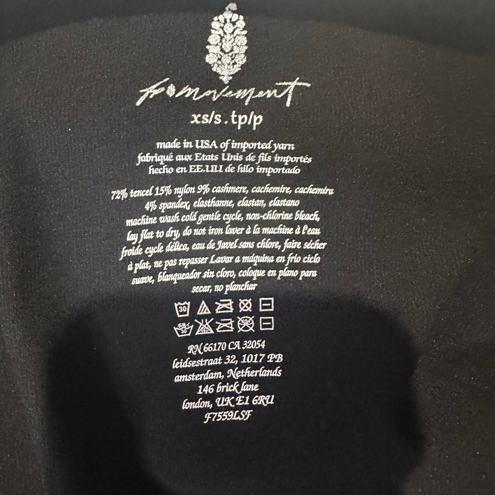 NWOT SIZE XS/S Free People movement Elegant Black Long Sleeve Women's Top