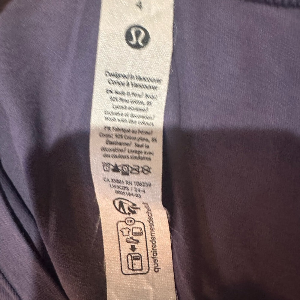 SIZE 4 Lululemon athletica Lavender Short Sleeve Top