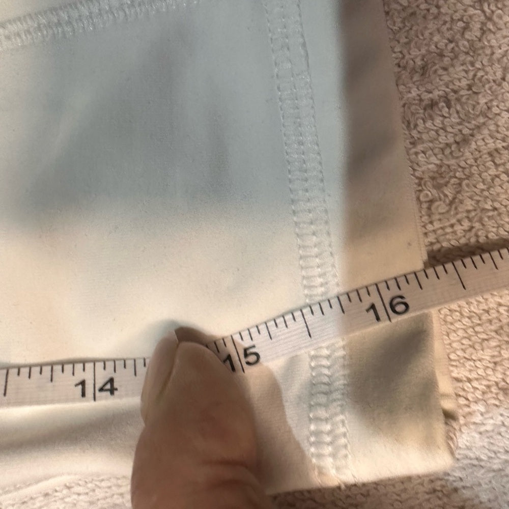 SIZE 4/6/8? Lululemon Athletica Crisp White Capris