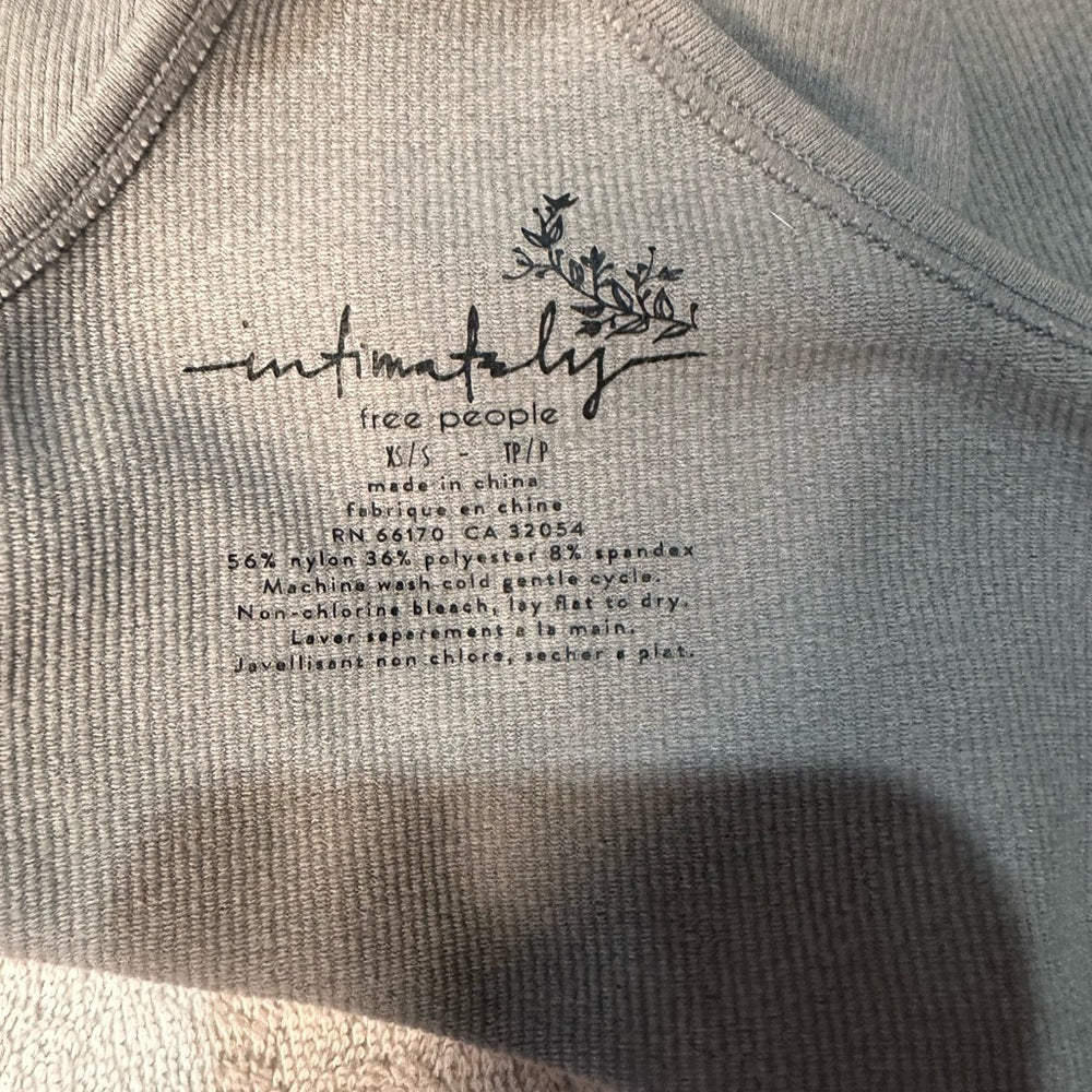 SIZE XS/S Free People Gray Crop Top