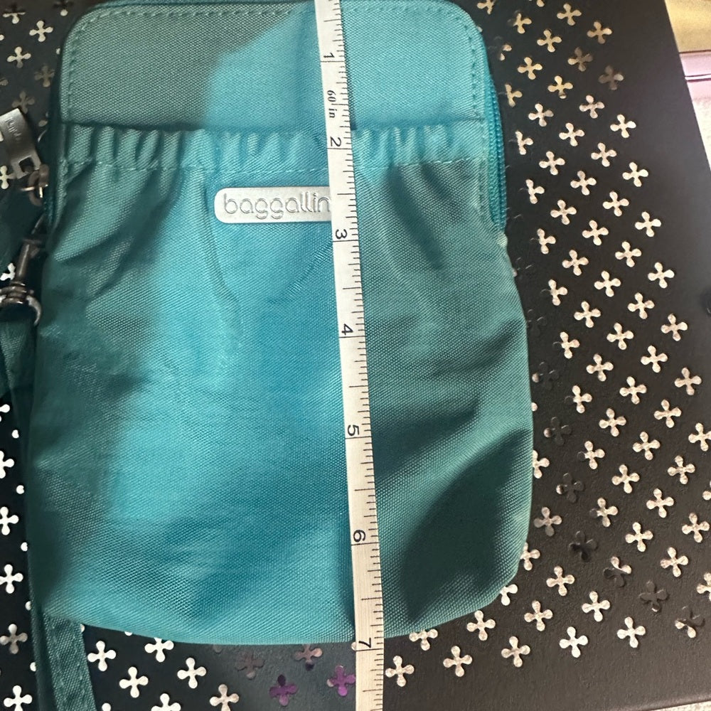 NWOT SIZE OS Baggallini Teal Crossbody Bag