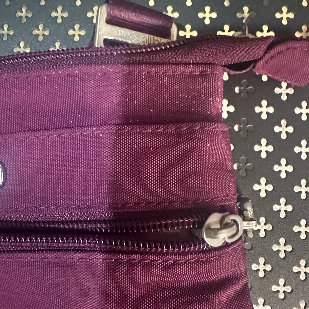 NWOT SIZE OS Baggallini Purple Crossbody Bag