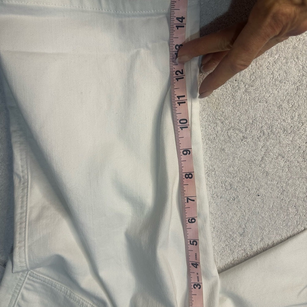 NWT SIZE S Wit & Wisdom Classic White Women's Bermudas