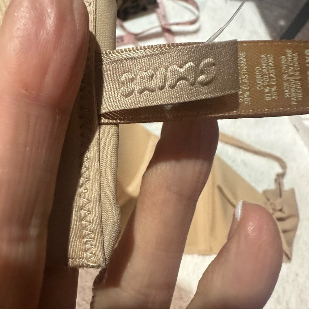 NWOT SIZE XL SKIMS Nude Deep V Bra