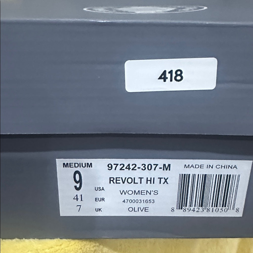 418.NEW SIZE 9 Palladium Tan and Black Ankle Boots Stylish Durable Footwear