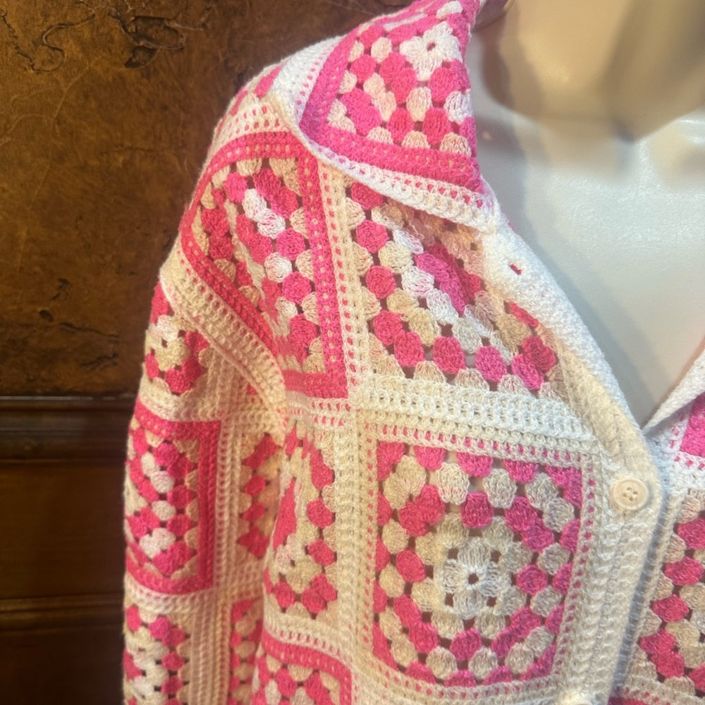 NWOT SIZE OS POL Pink and White Crochet Button Down Shirt