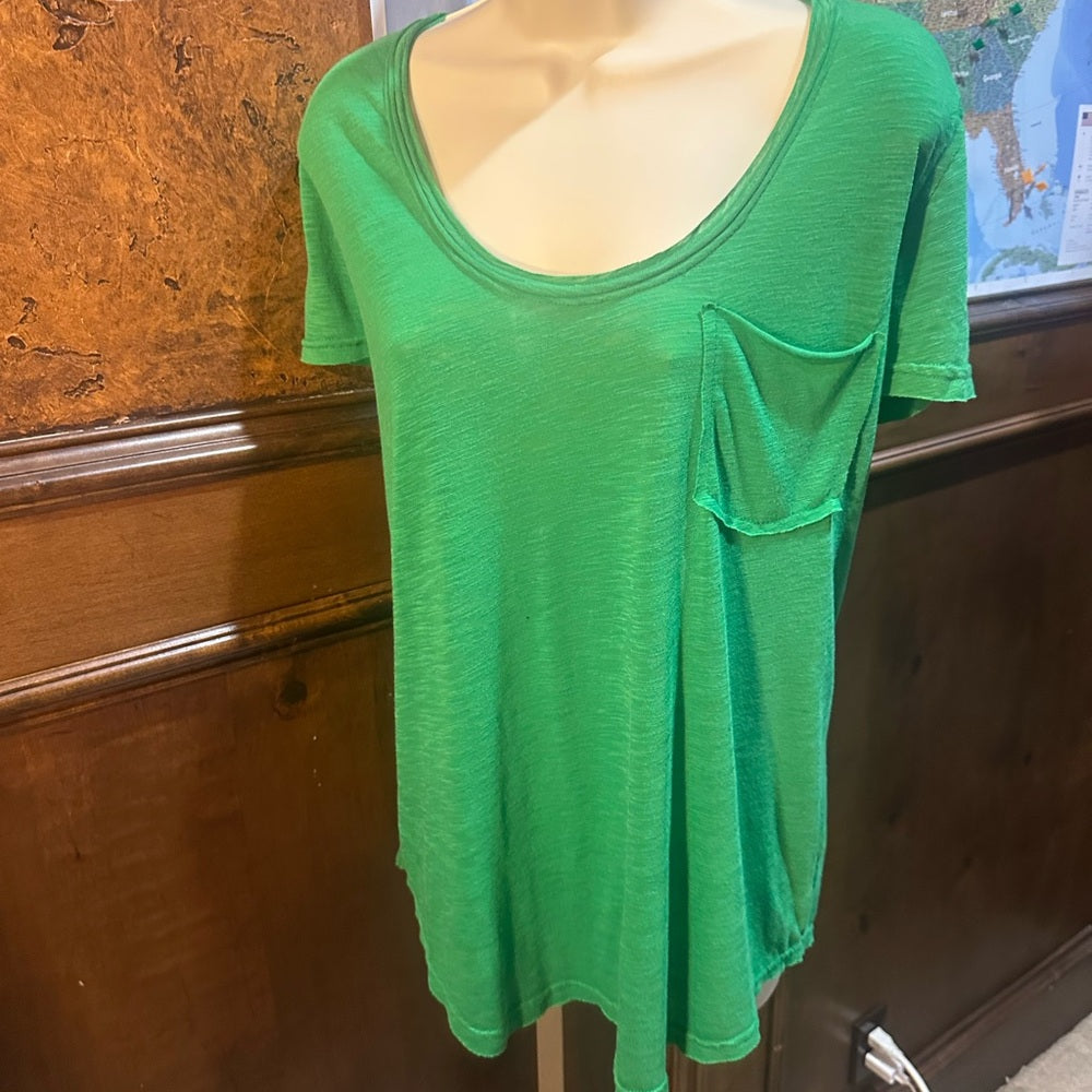 NWOT SIZE S POL Vibrant Green Short Sleeve Tee