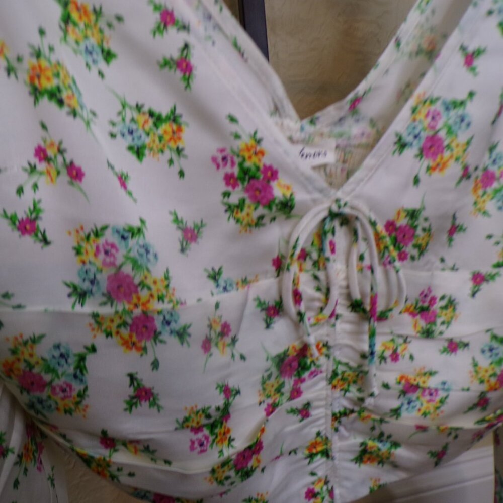 NWT size small For Love and Lemons Floral White Women's Top
