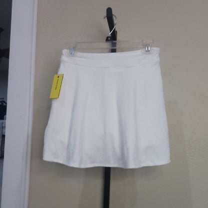 NWT SIZE MEDIUM Ele Ven  Elegant White Skirt