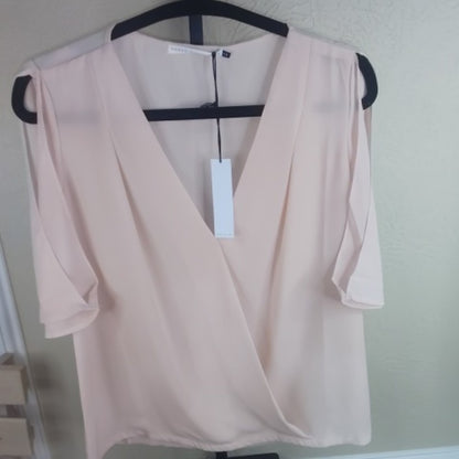 Chic Cream Blouse with Elegant Design