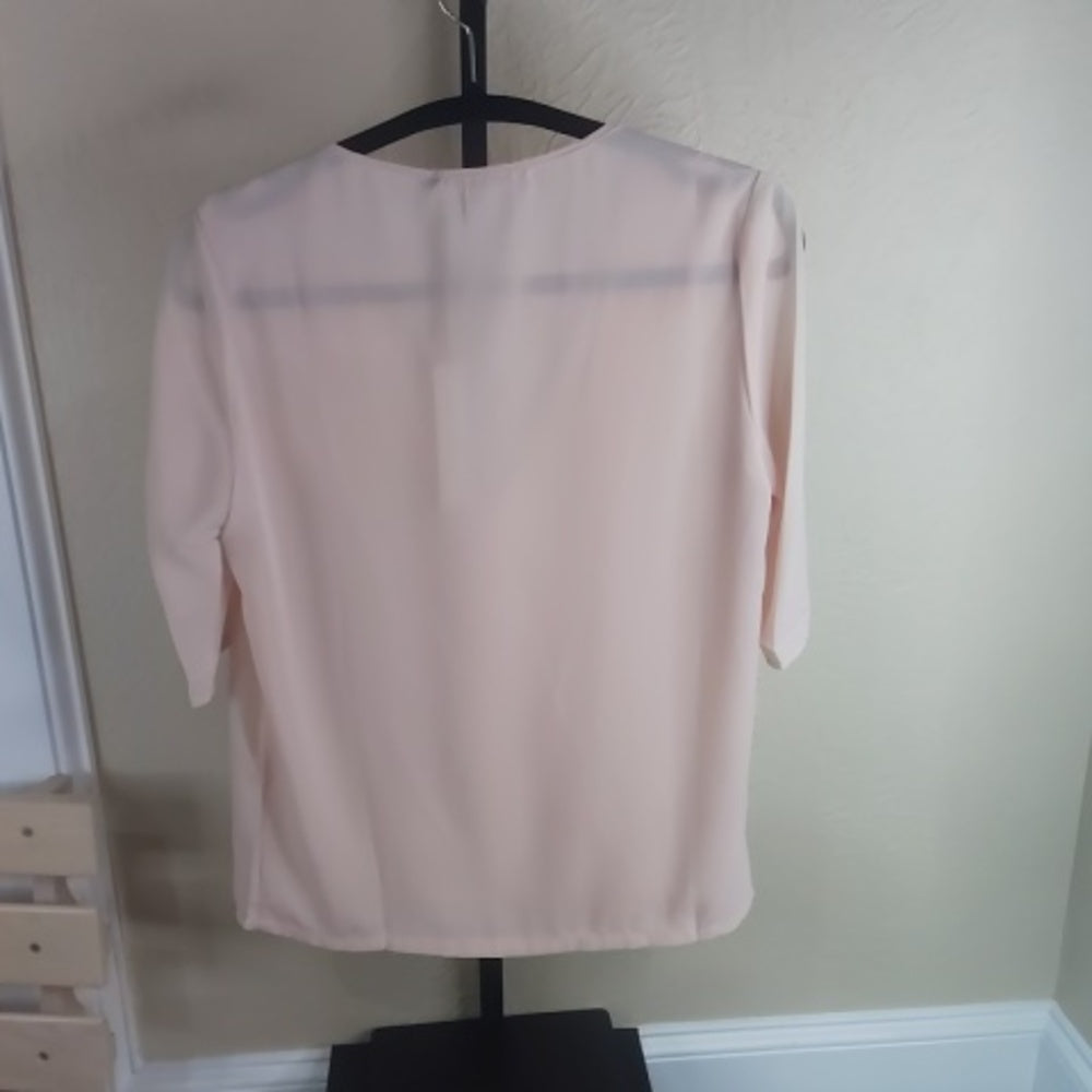 Chic Cream Blouse with Elegant Design