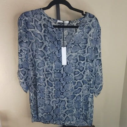 NWT SIZE S Blue and White V-Neck Dolman Sleeve Blouse