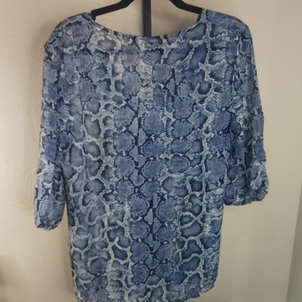 NWT SIZE S Blue and White V-Neck Dolman Sleeve Blouse