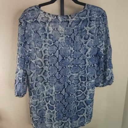NWT SIZE S Blue and White V-Neck Dolman Sleeve Blouse