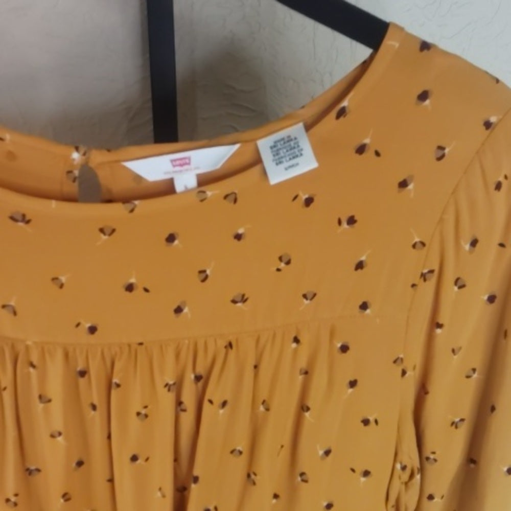 NWOT SIZE S Levi's Yellow Pleated 3/4 Sleeve Blouse