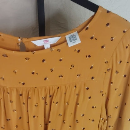 NWOT SIZE S Levi's Yellow Pleated 3/4 Sleeve Blouse