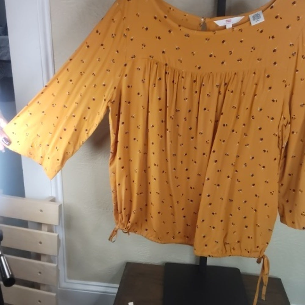 NWOT SIZE S Levi's Yellow Pleated 3/4 Sleeve Blouse