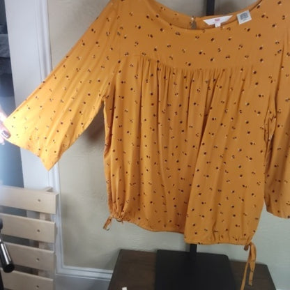NWOT SIZE S Levi's Yellow Pleated 3/4 Sleeve Blouse