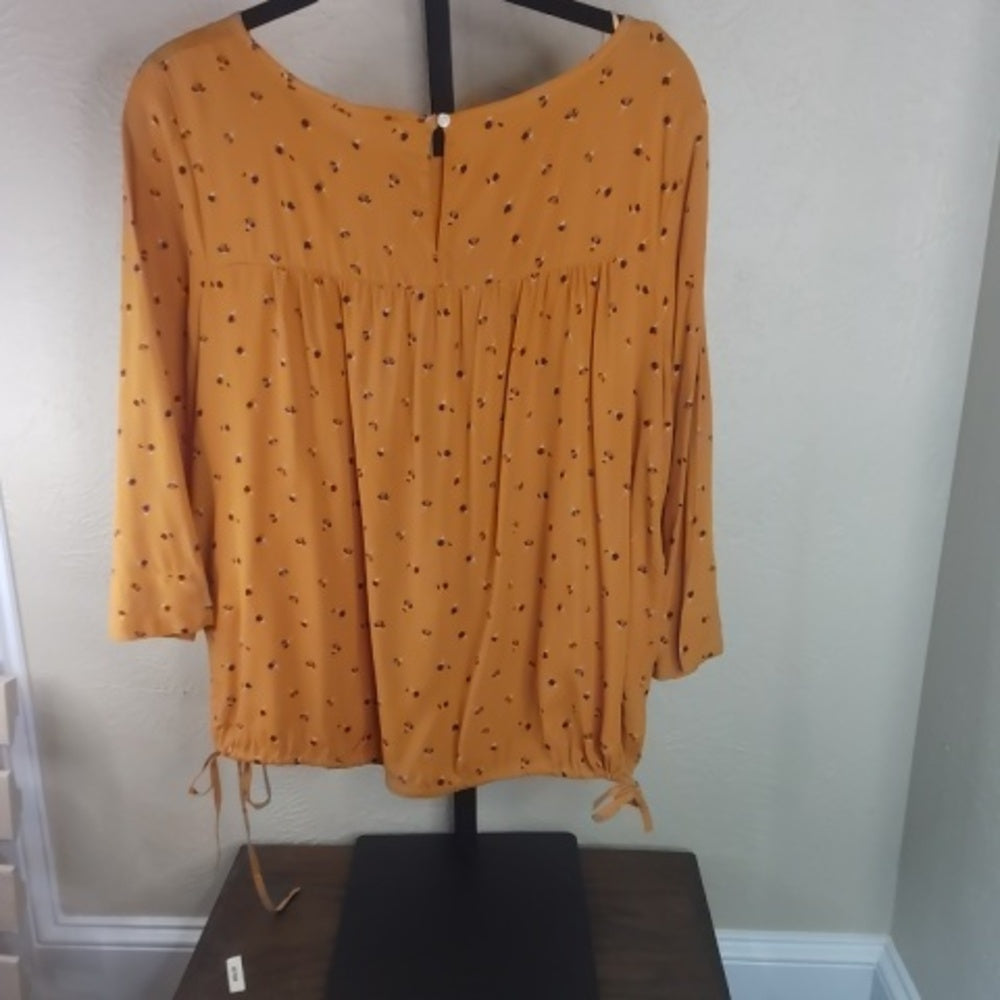 NWOT SIZE S Levi's Yellow Pleated 3/4 Sleeve Blouse
