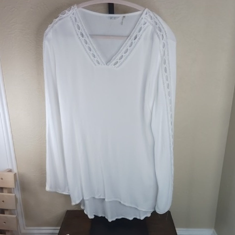 Kaktus White Asymmetrical Long Sleeve Blouse