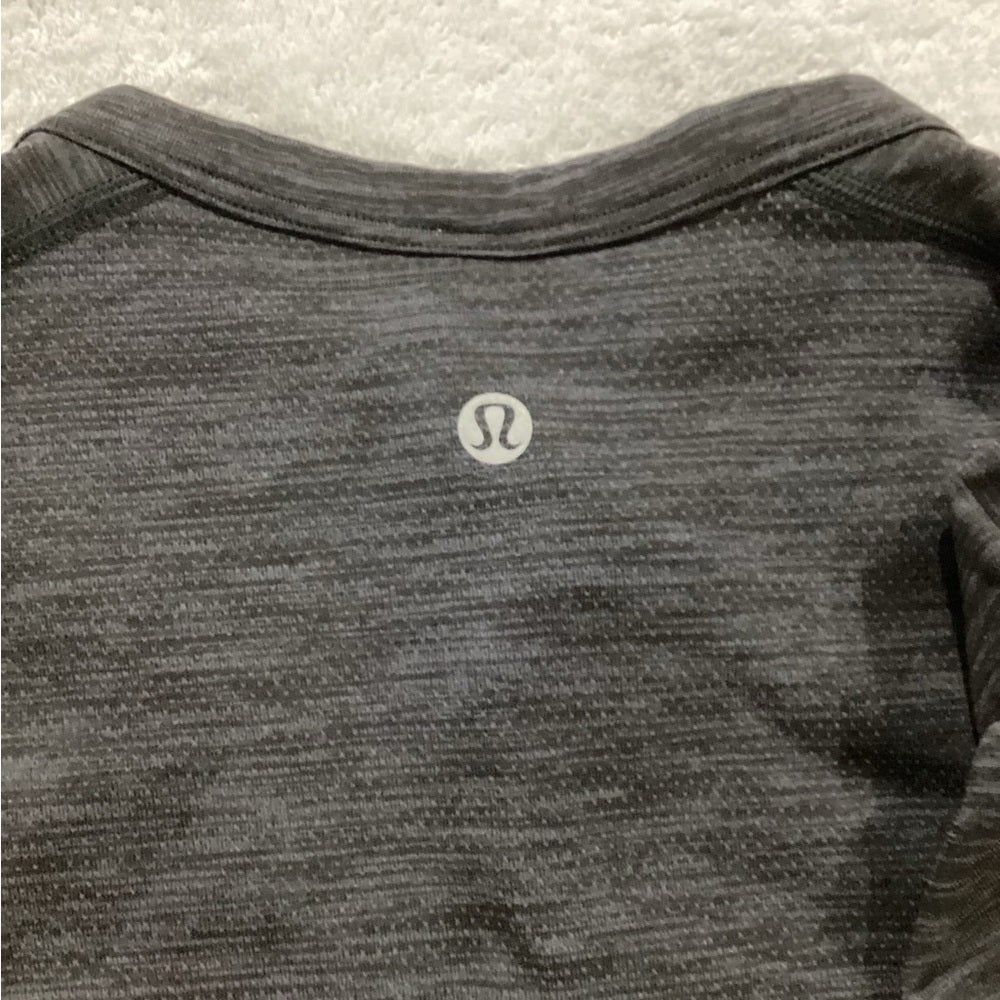 SIZE MEDIUM lululemon athletica Men's Black Long Sleeve Shirt