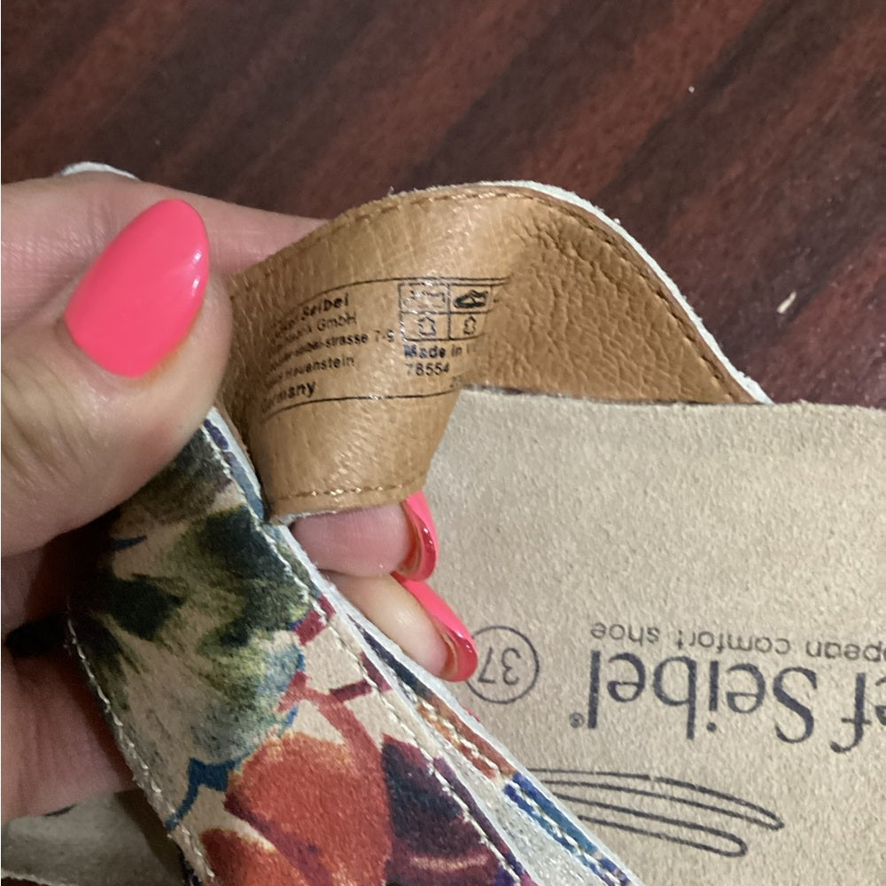 NEW SIZE 7 Josef Seibel Red and Blue Sandals with Artistic Straps