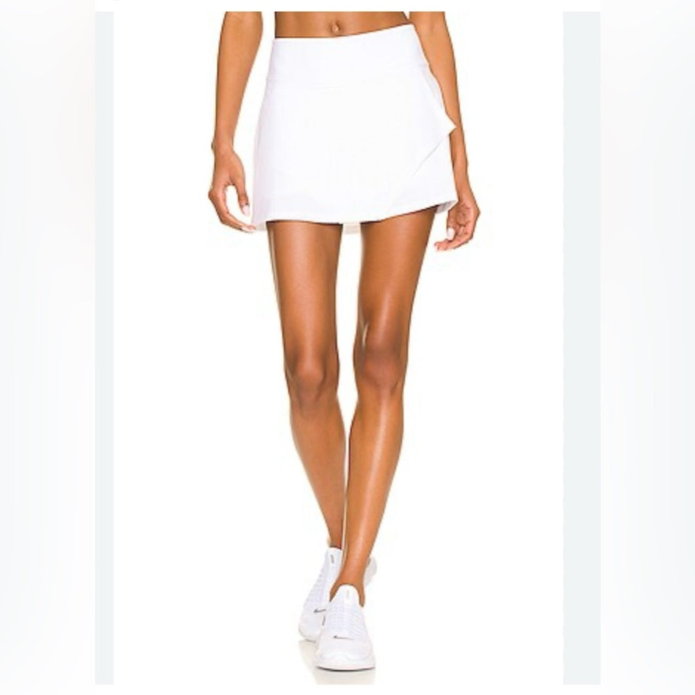 NWT SIZE MEDIUM Ele Ven  Elegant White Skirt