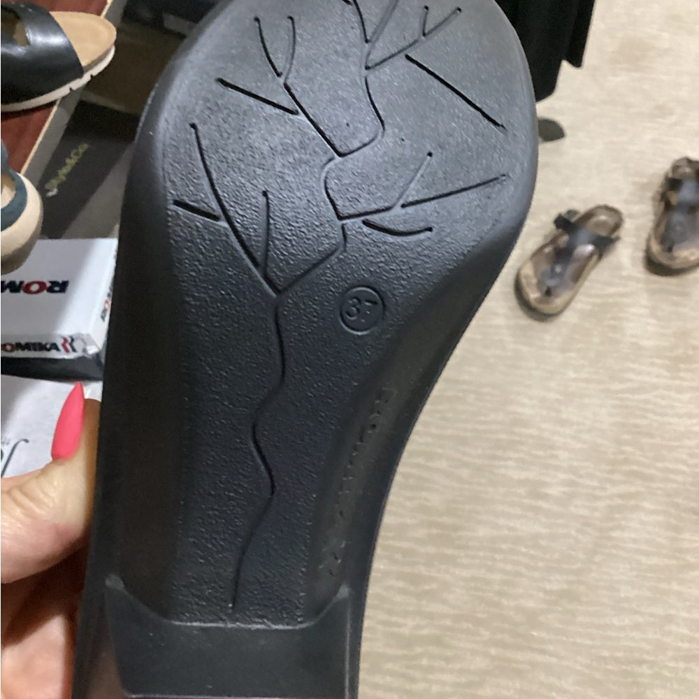 NEW SIZE 6-6 1/2 Romika Black and Tan Loafers with Perforated Design