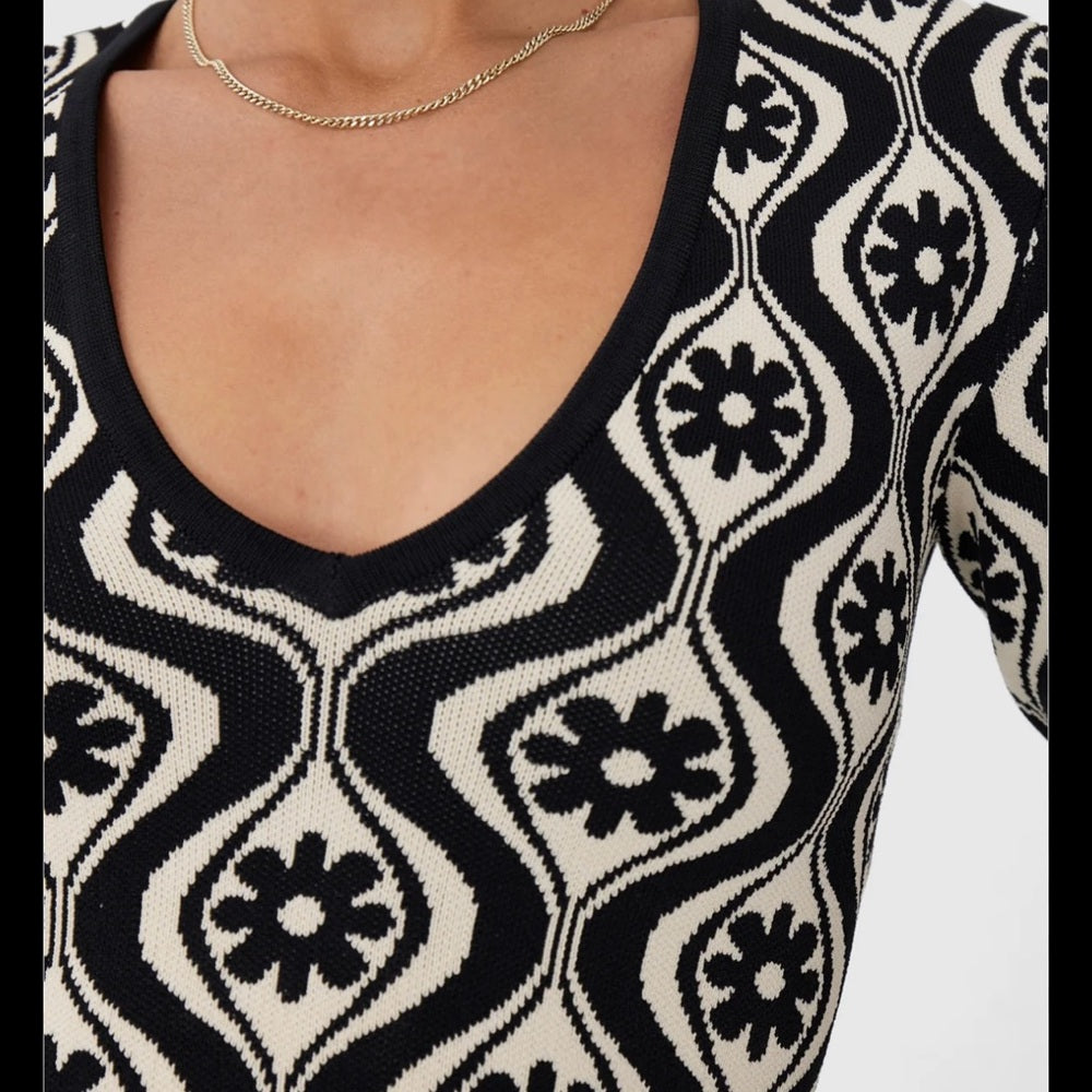 NWOT SIZE M Finders Keepers Black and White Fitted Long Sleeve Crop Top