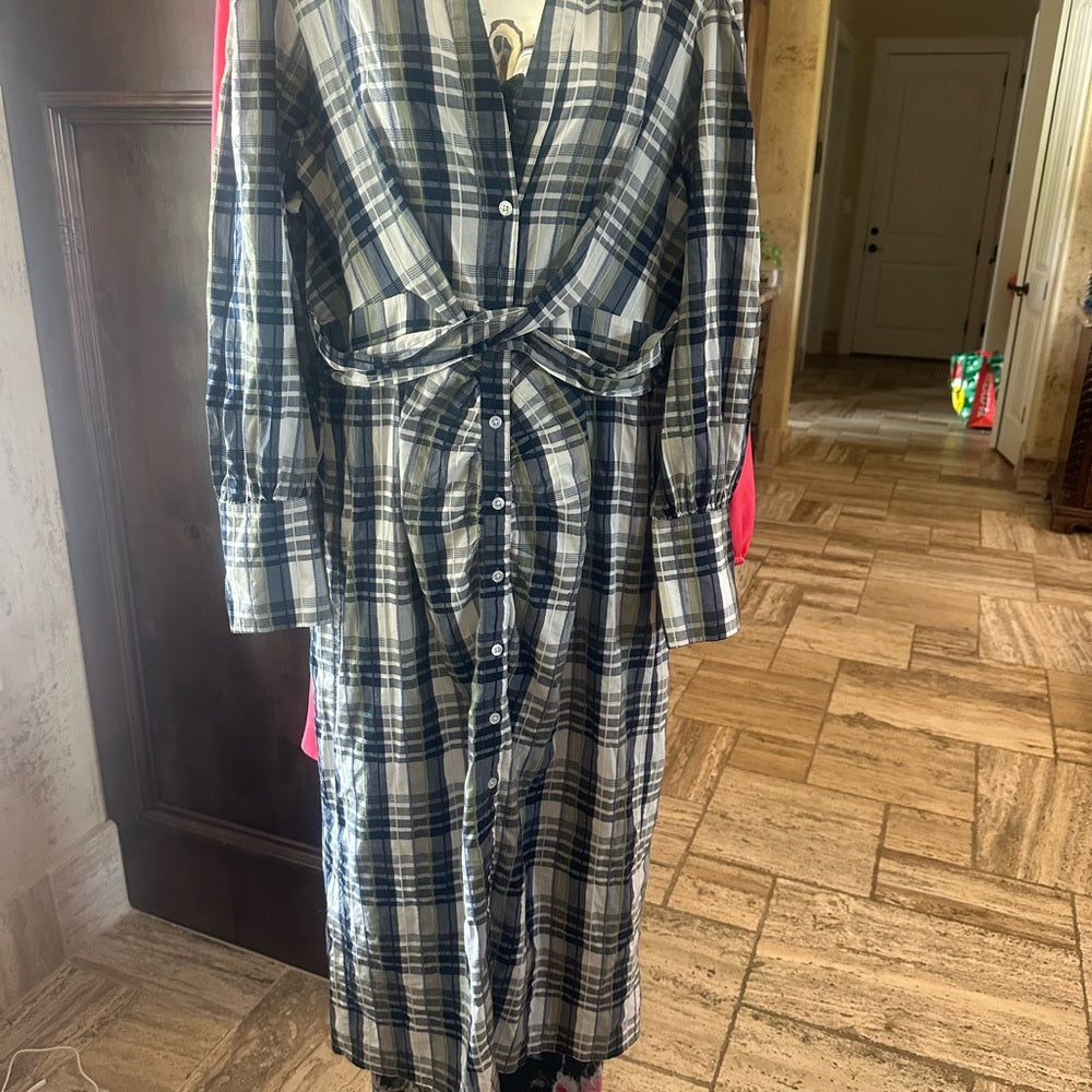 SIZE 14 Veronica Beard Black and White Sheath Dress with Plunge Neckline
