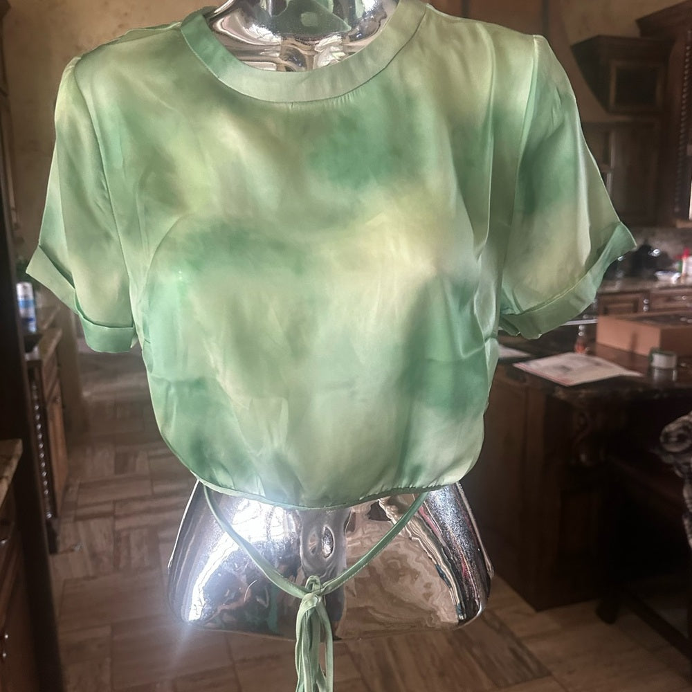 NWOT SIZE 6 Topshop Green Crop Top with Mandarin Collar and Cut Out Design