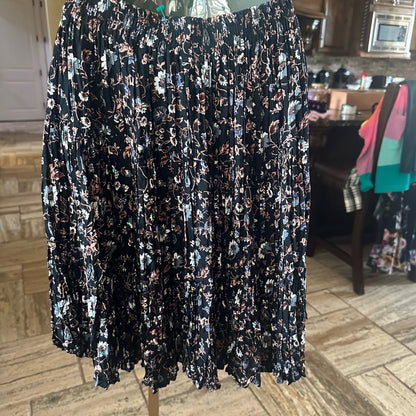 NWOT SIZE OS Elegant Black and Pink Knee-Length Bubble Skirt