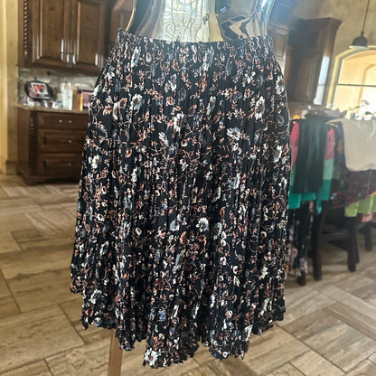 NWOT SIZE OS Elegant Black and Pink Knee-Length Bubble Skirt