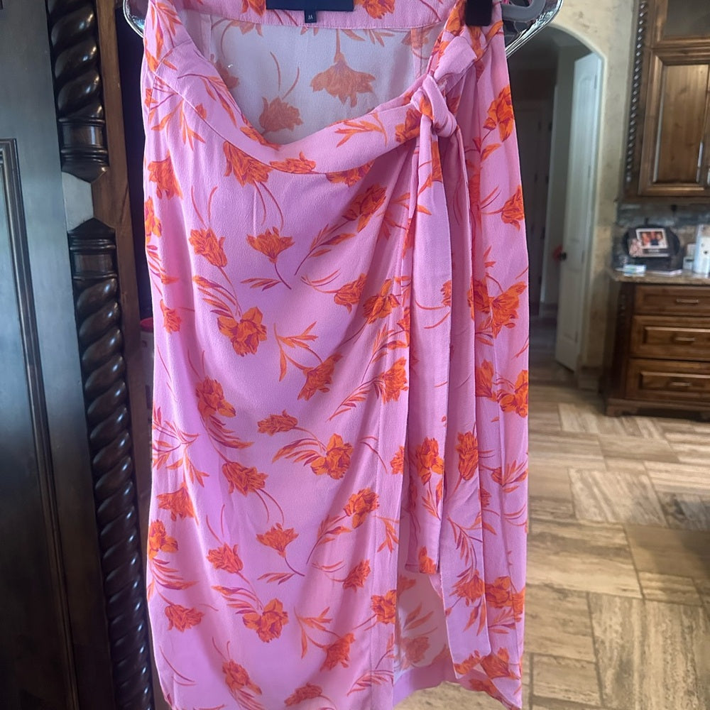 NWOT SIZE M Blue Life Asymmetrical Pink and Orange Skirt