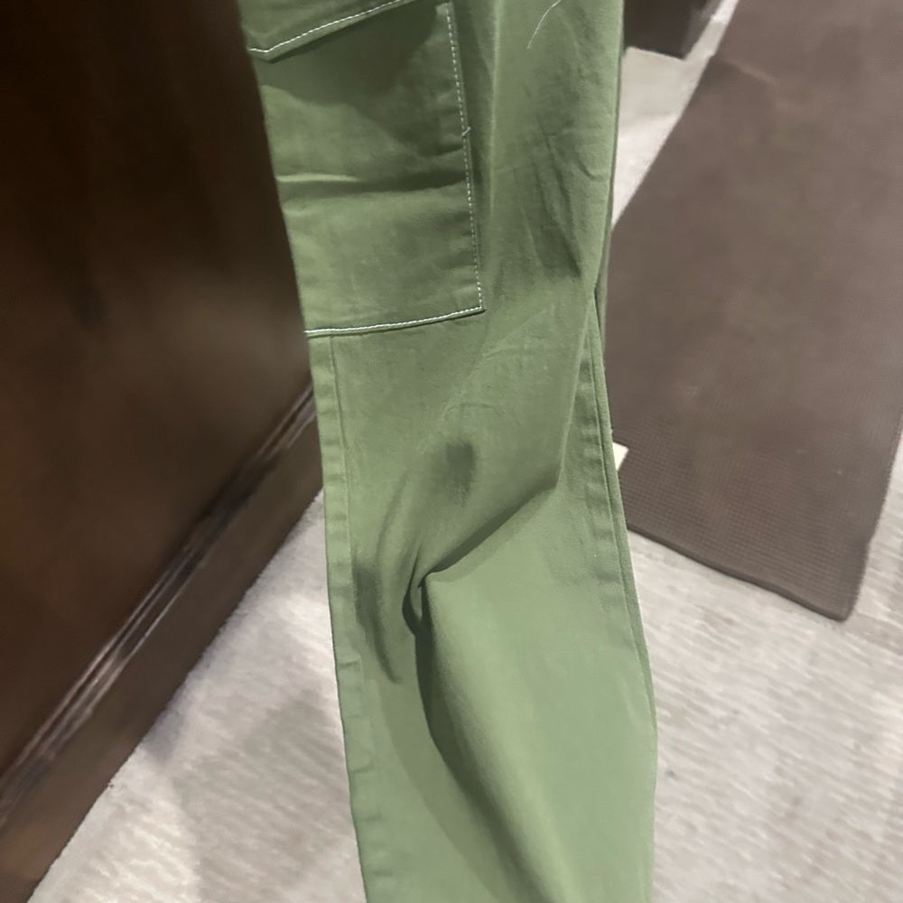 NWOT SIZE 30 GOGO Green Capris Relaxed Fit Cotton