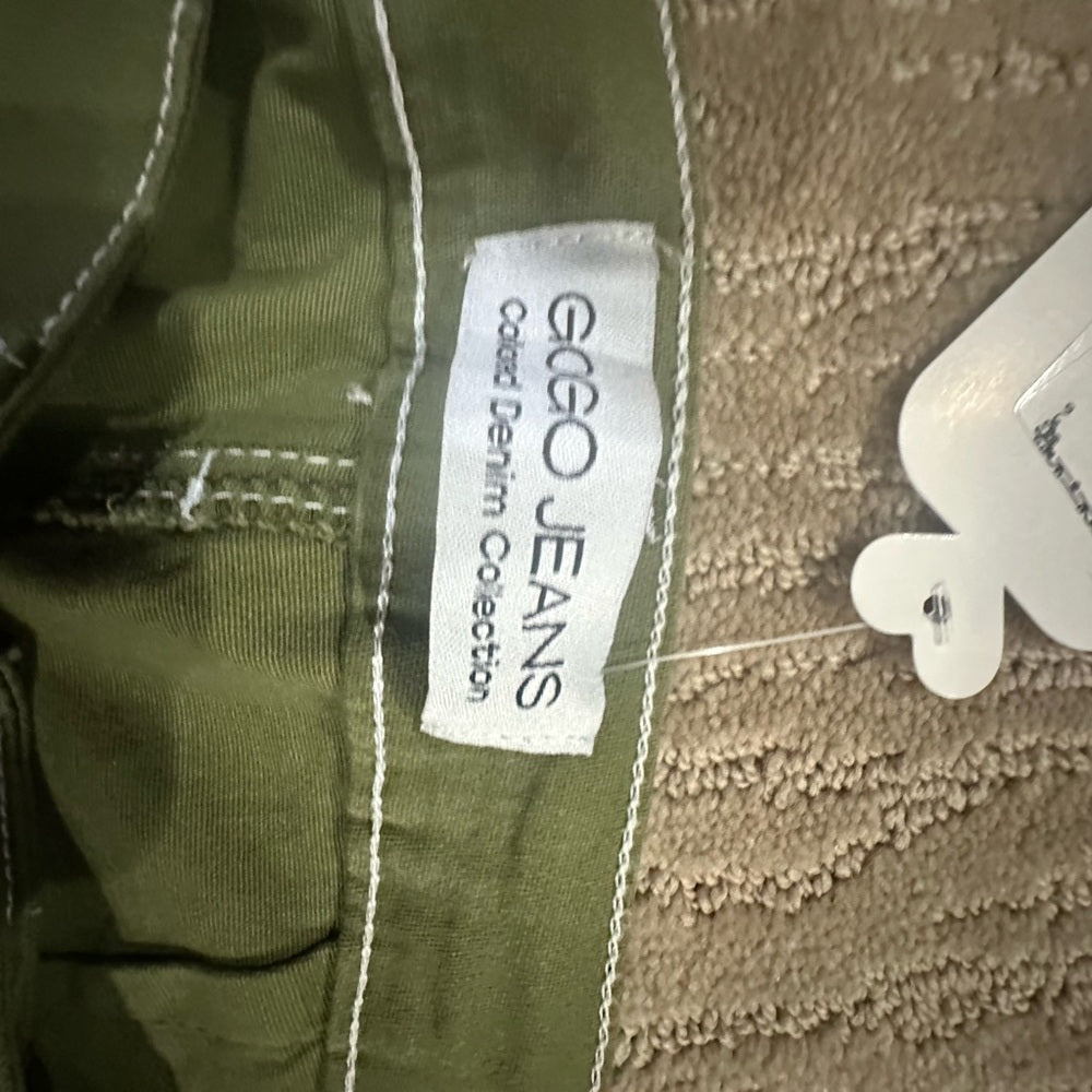 NWOT SIZE 30 GOGO Green Capris Relaxed Fit Cotton