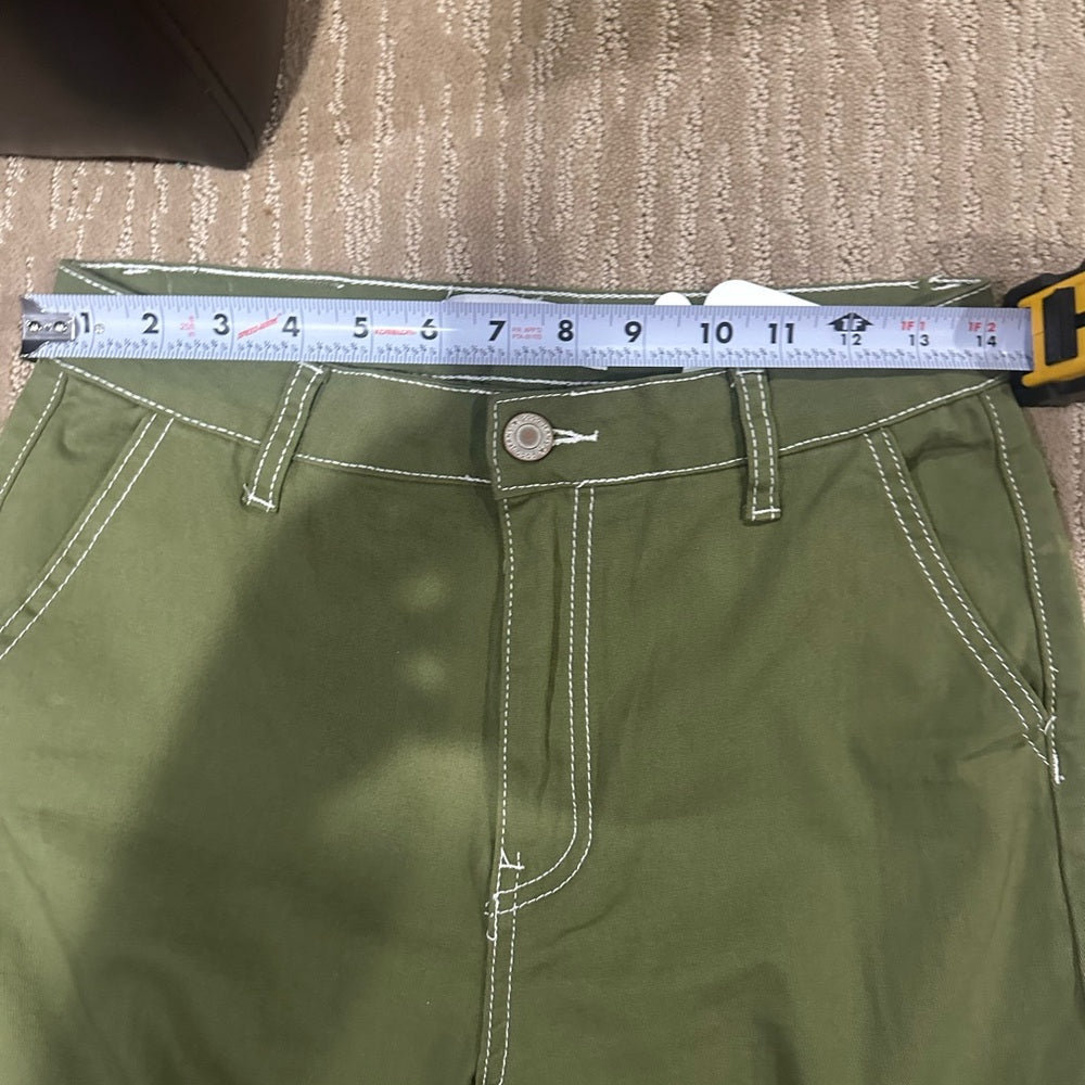 NWOT SIZE 30 GOGO Green Capris Relaxed Fit Cotton