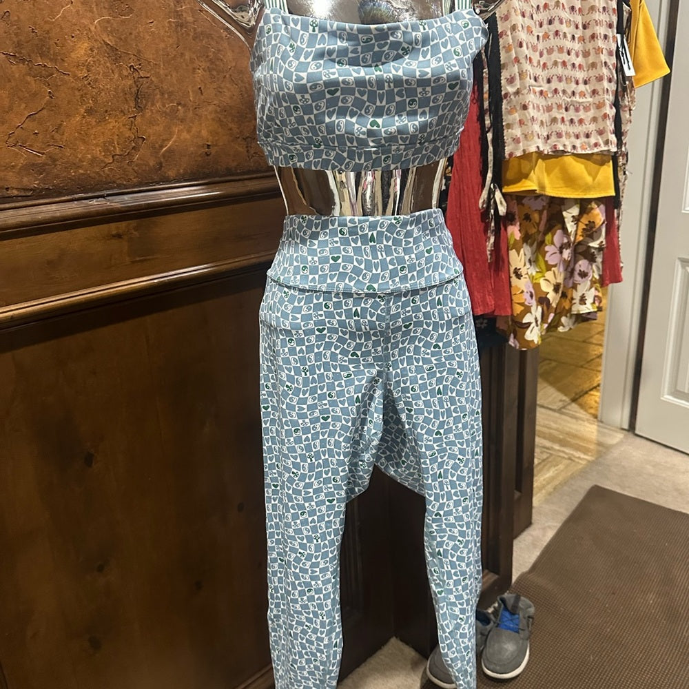 NWT SIZE XL EleVen by Venus Williams Blue and White Mosaic Bikini Top