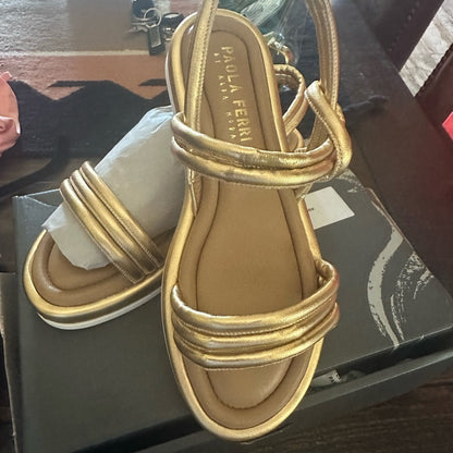 15. NEW SIZE 6-7/37 Paola Frani Gold Sandals with Modern Minimalist Design