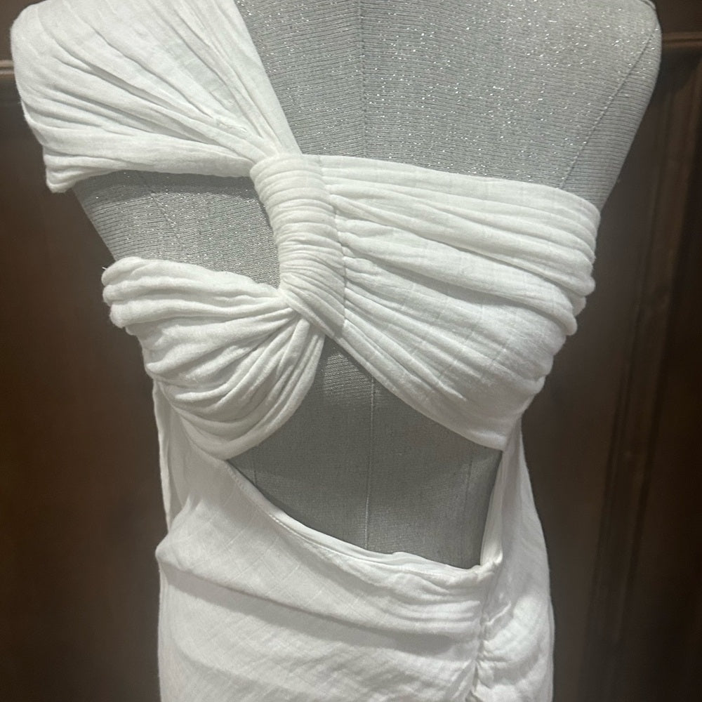SIZE XL Elegant White Strapless Gown with Cutout and Slit