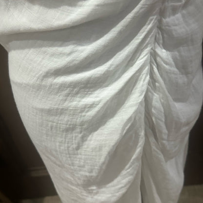 SIZE XL Elegant White Strapless Gown with Cutout and Slit