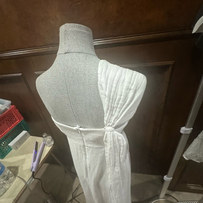 SIZE XL Elegant White Strapless Gown with Cutout and Slit