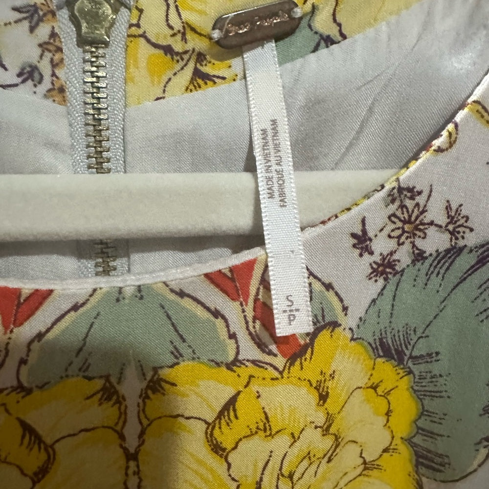 NWOT SIZE S/P Free People Yellow and White Ruffled Flutter Sleeve Sundress