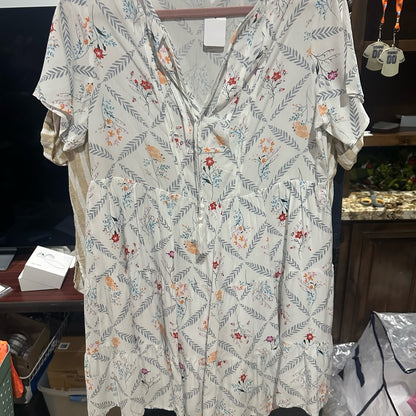 SIZE S White V-Neck Short Sleeve Midi Sundress